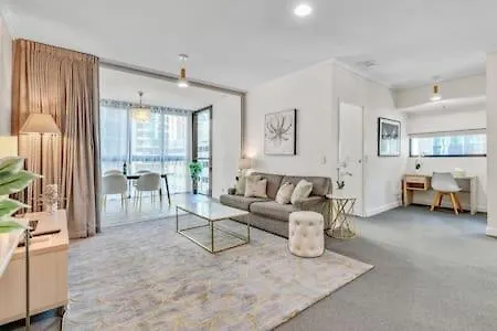 Charlotte Towers Brisbane & Resort Style Facilities Apartment